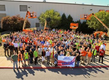 In 2016, JLG’s Shippensburg and Bedford, Pa., facilities achieved VPP STAR Site certification, the highest VPP certification level awarded by OSHA. Here, JLG employees celebrate at a ceremony attended by Oshkosh and JLG executives, OSHA representatives, and local dignitaries.