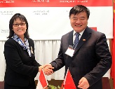 Canada Health Minister Leona Aglukkaq signed an action plan June 18 with Dr. Chen Zhu, minister of health for the People's Republic of China