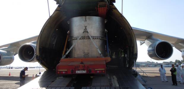 A truck carrying the container of liquid high enriched uranium fuel is driving into the cargo plane that will repatriate the fuel to Russia. (Photo: S. Tozser/IAEA)