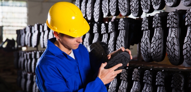 In the protective toe footwear industry, there are several delivery models to choose from. The most common are utilizing a local store, web ordering, and shoemobile.