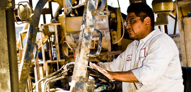 The report by NIOSH and ASSE examines what it calls overlapping vulnerability of immigrant Latino workers employed by small construction firms. 