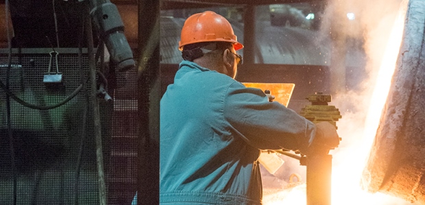 Employers should consider the most likely types of injuries for the site when assembling first aid supplies. In hot working conditions, this would include supplies to treat heat-related illnesses. (J.J. Keller & Associates photo)