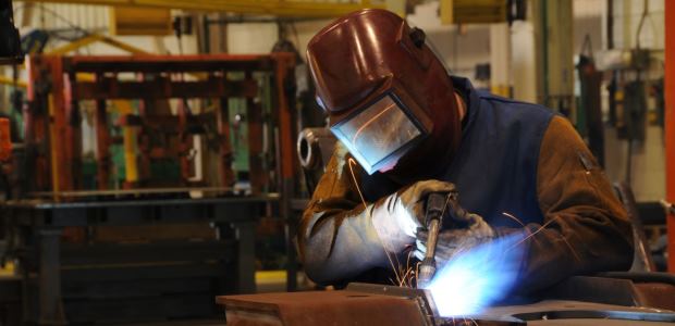 The 15/60 rule ensures no product or materials necessary to perform a manufacturing job require an employee to reach down below 15 inches or above 60 inches. (JLG Industries, Inc. photo)