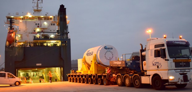 A nuclear waste cask is loaded onto a barge during the Sandia National Laboratories "triathlon." (Photo courtesy Sandia National Laboratories)
