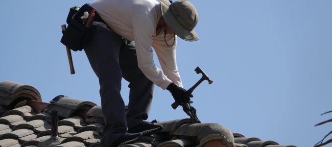 Roofer in Extreme Heat