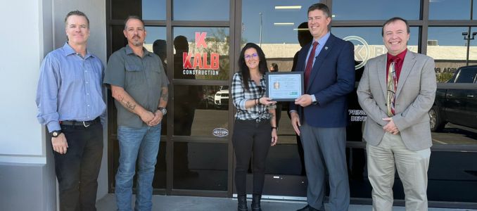 Kalb Construction accepts Safe Partner Award.